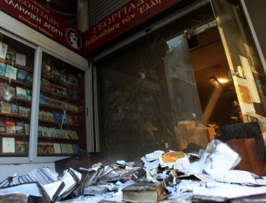 Οι «Πυρήνες της Φωτιάς» ανέλαβαν την ευθύνη για την επίθεση στο βιβλιοπωλείο του Άδωνι Γεωργιάδη (upd)